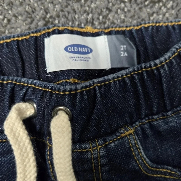 Old Navy Toddler Jean Shorts - Picture 3 of 3